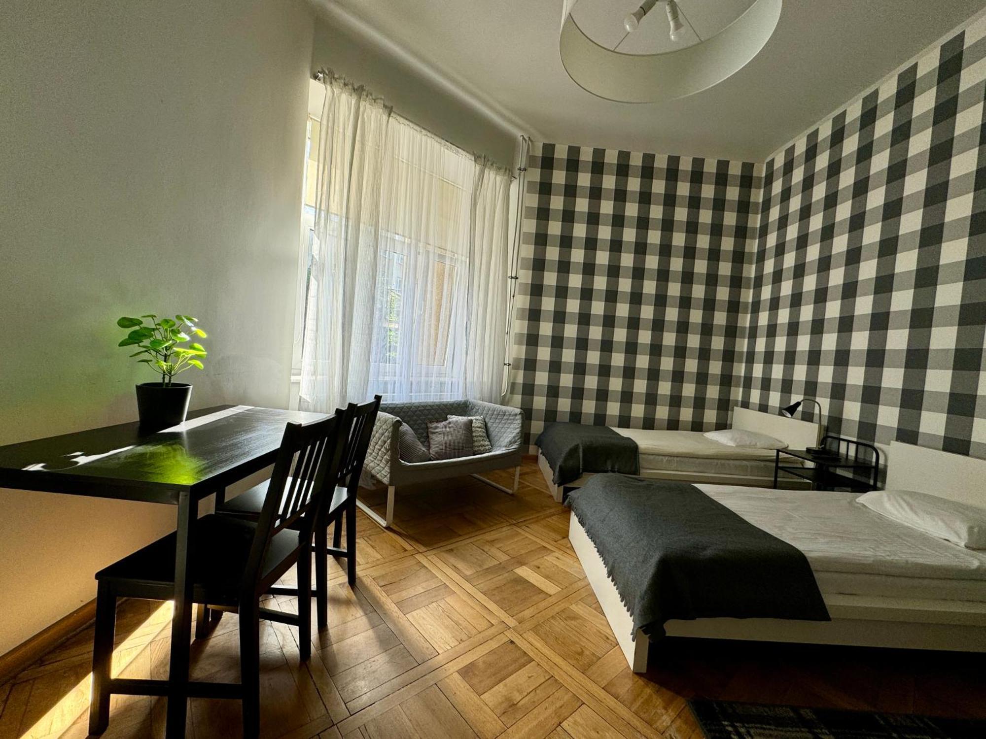 Cent Hostel Люблин Экстерьер фото