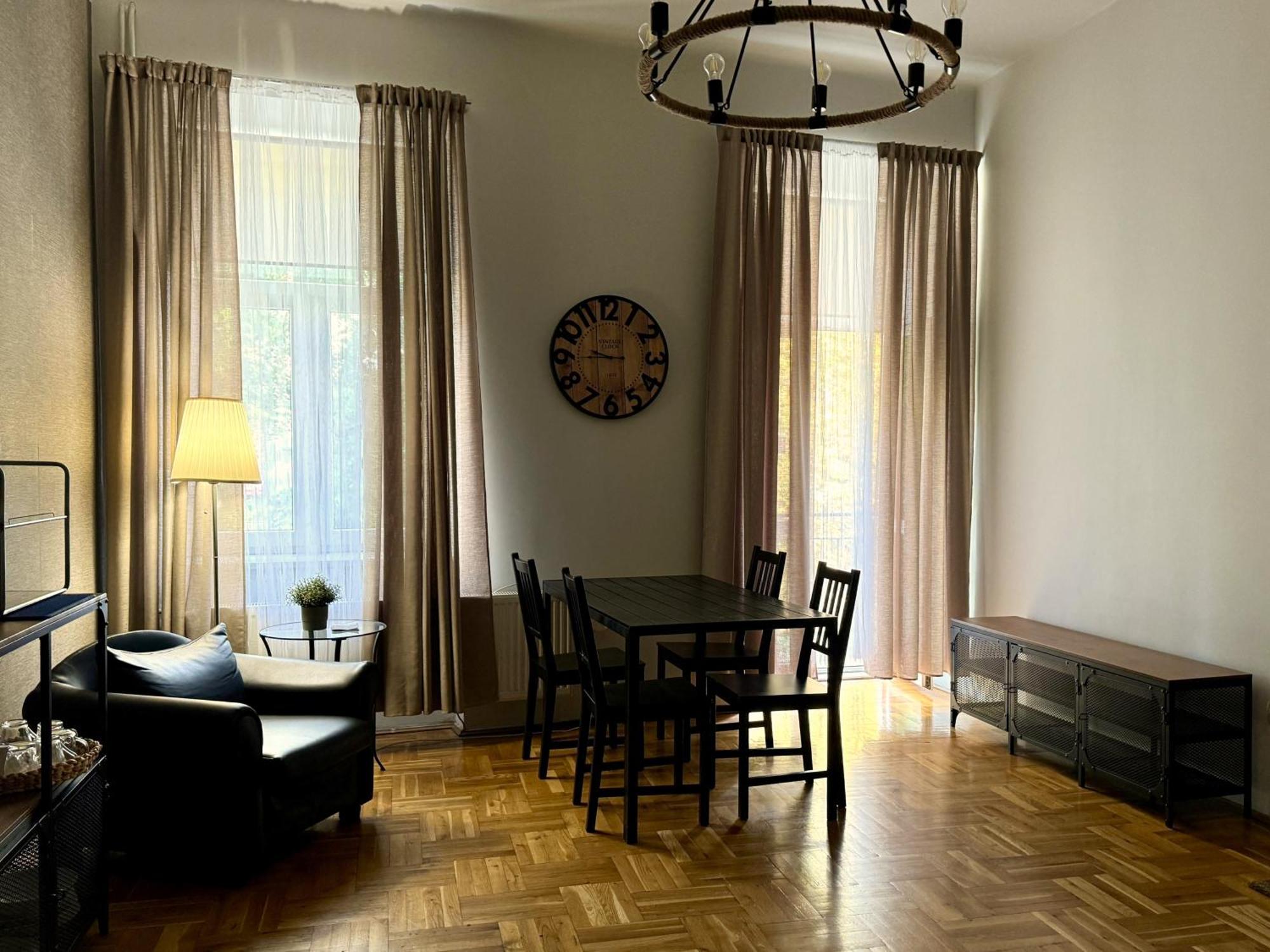 Cent Hostel Люблин Экстерьер фото
